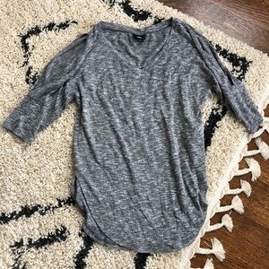 Cold shoulder - leggings friendly shirt